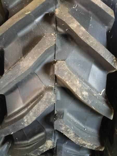 Pneu 710/75R42 NEUF  8000€