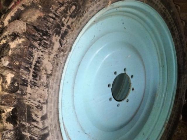 Roue Complete Berthoud 380/90R46 Alliance tres peu usé  3000€