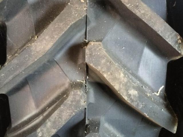 Pneu 710/75R42 NEUF  8000€