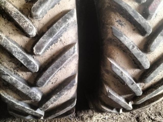 Pneu 540/65R30 4cm 2000€