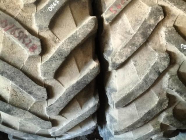 Pneu 650/65R38 3.2cm 1200€  / Pneu 540/65R28  1.5/2cm  300€