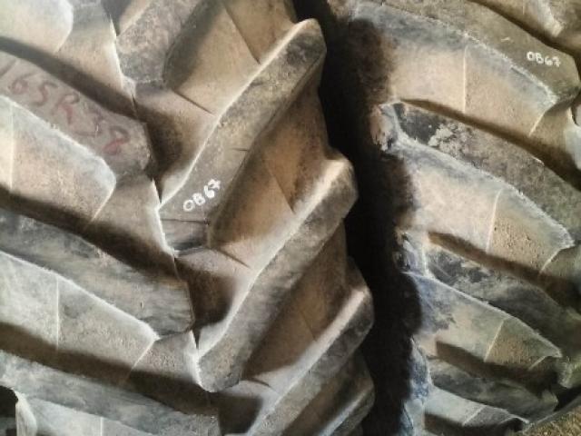Pneu 650/65R38 3.2cm 1200€  / Pneu 540/65R28  1.5/2cm  300€