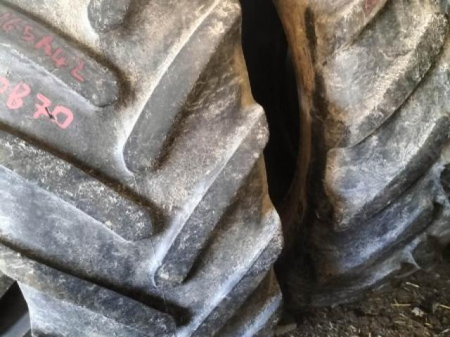 Pneu 650/65R42 2.4cm  800€  / Pneu 540/65R30 2.5cm  900€
