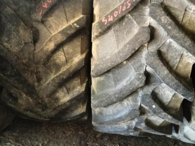 Pneu 650/65R42 2.4cm  800€  / Pneu 540/65R30 2.5cm  900€
