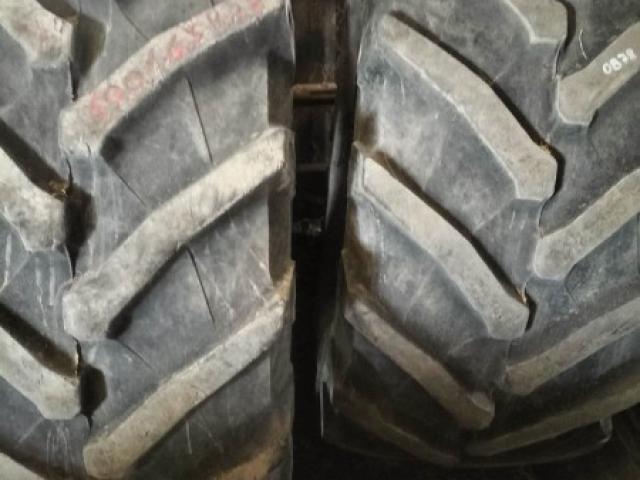 Pneu 600/65R28  3.1cm  1000€