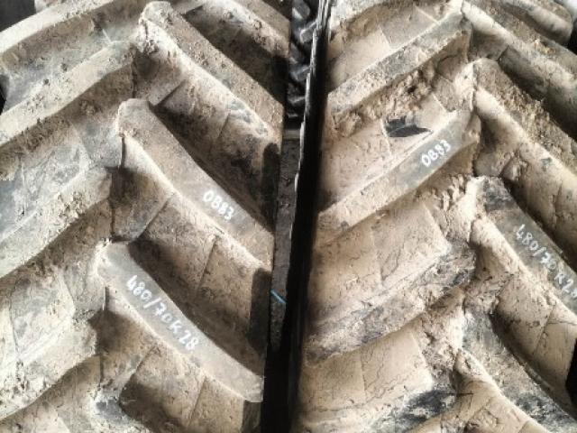 Pneu 480/70R28 2.8/3.8cm  1100€