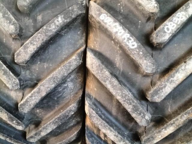 Pneu 600/70R30 5.2cm  4300€