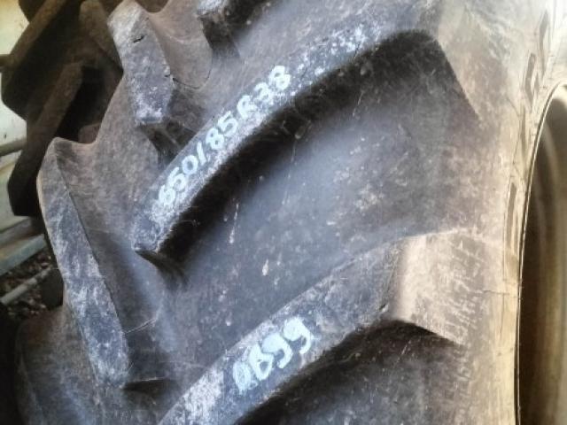 Pneu 650/85R38 5.8cm  8500€