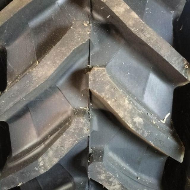 Pneu 710/75R42 NEUF  8000€