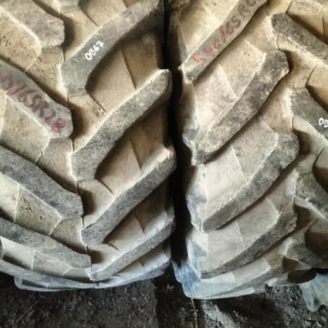 Pneu 650/65R38 3.2cm 1200€  / Pneu 540/65R28  1.5/2cm  300€