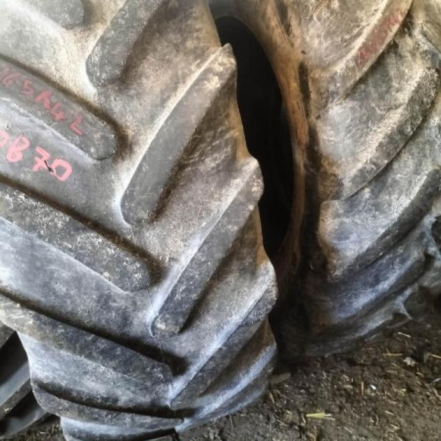Pneu 650/65R42 2.4cm  800€  / Pneu 540/65R30 2.5cm  900€
