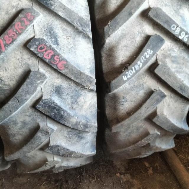 Pneu 420/85R28(16.9R28) 2.4cm  760€