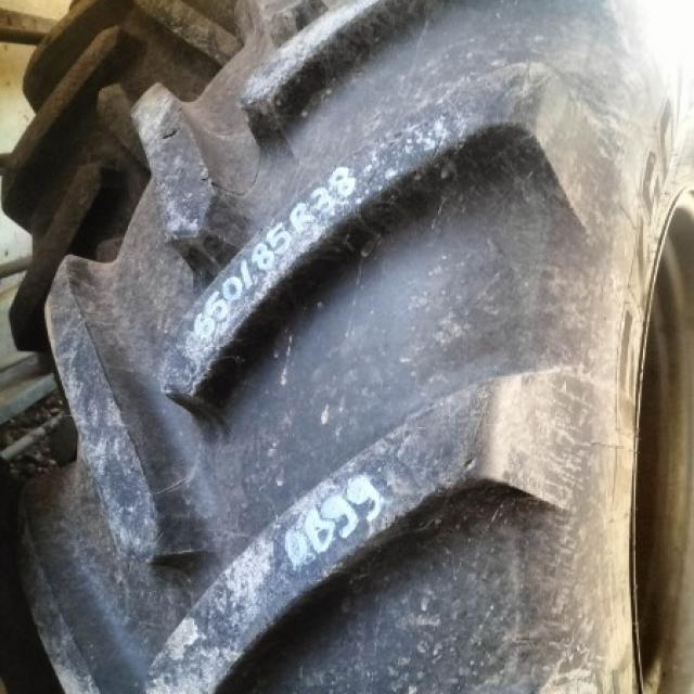 Pneu 650/85R38 5.8cm  8500€